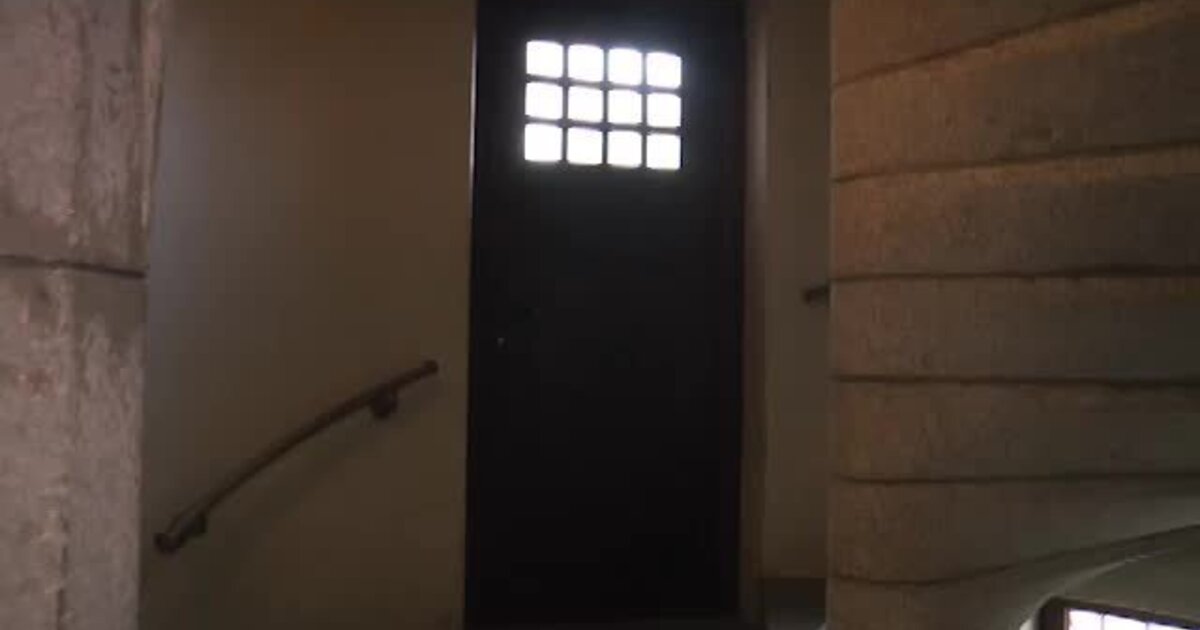 Wohin führen die geheimen Türen im Schloss? | Regio TV